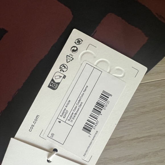 COS OPEN-BACK PLUNGE SWIMSUIT size 6/M BNWT - Picture 3 of 3